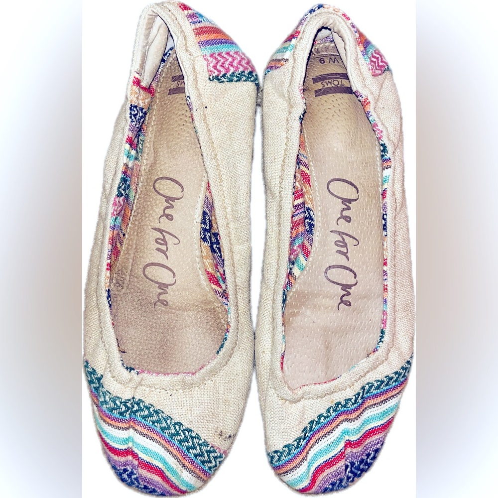 TOMS Flats